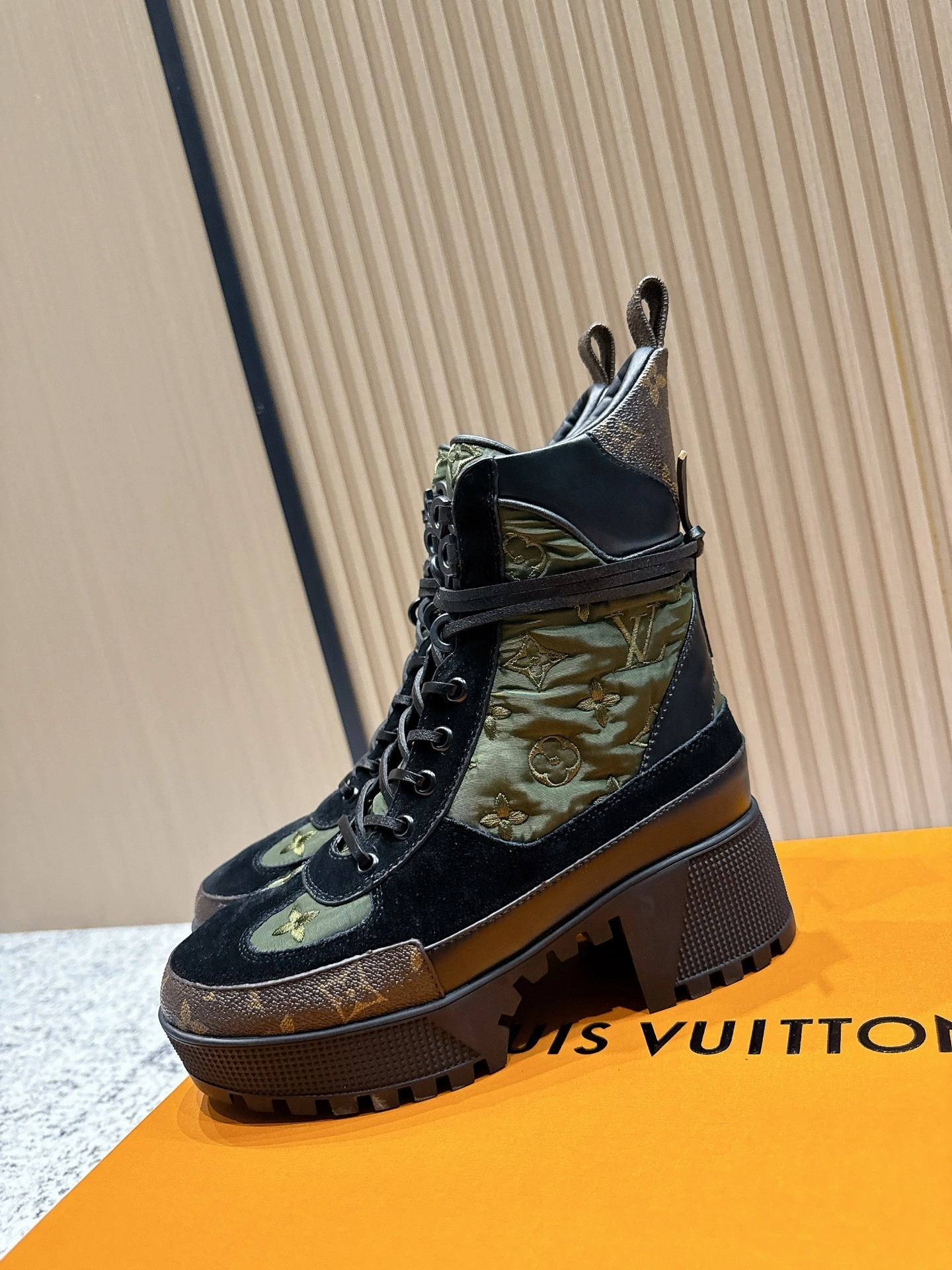 COCO-- 8V 1A95UB cowhide Heel height ：7cm Waterproof：3.5cm item:E-X362J2910